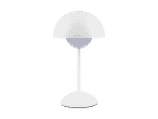 Hvid bordlampe med kuppelformet skærm og rund fod.