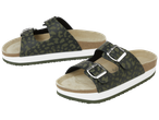 Sandales à deux brides avec motif camouflage vert et boucles argentées.