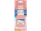 Yankee Candle Pink Sands Car Jar luchtverfrisser, gevormd als een kaarsenpot met strandtafereel.