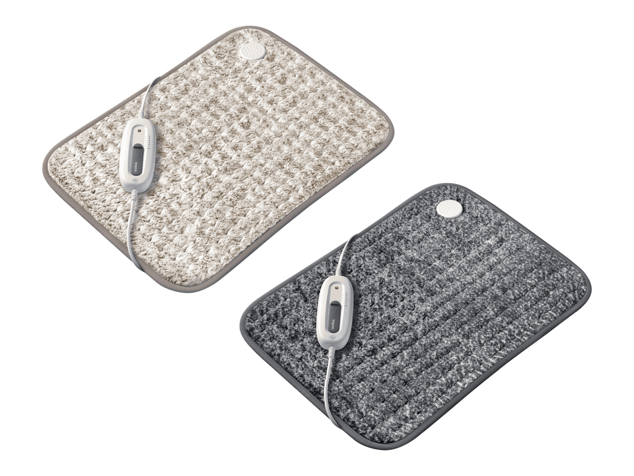 Kaksi Sanitas-lämpötyynyä, toinen vaalea ja toinen tummanharmaa, molemmissa on säädin.