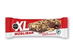 En rød og hvid XL Nordthy Müslibar med peanuts og mælkechokolade.