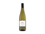 En flaske hvidvin med en hvid etiket, der viser et slot og vinmarker, og teksten 'RIESLING Halbtrocken'.