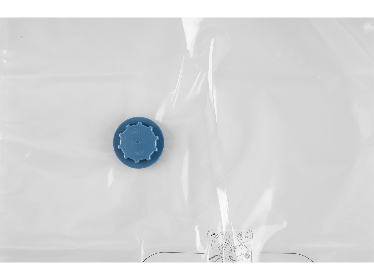 Tuvu skats uz vakuuma uzglabāšanas maisiņa vārstu.