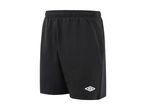 Sorte sportsshorts med elastisk talje og et hvidt logo på venstre ben.