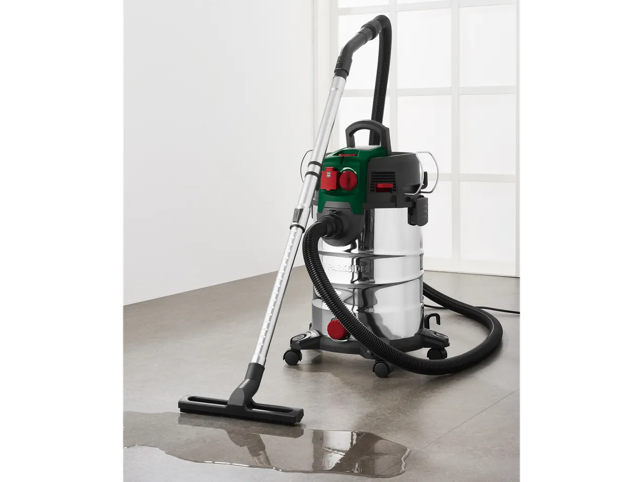 Go to full screen view: 1500W Wet & Dry Vacuum Cleaner - Image 1