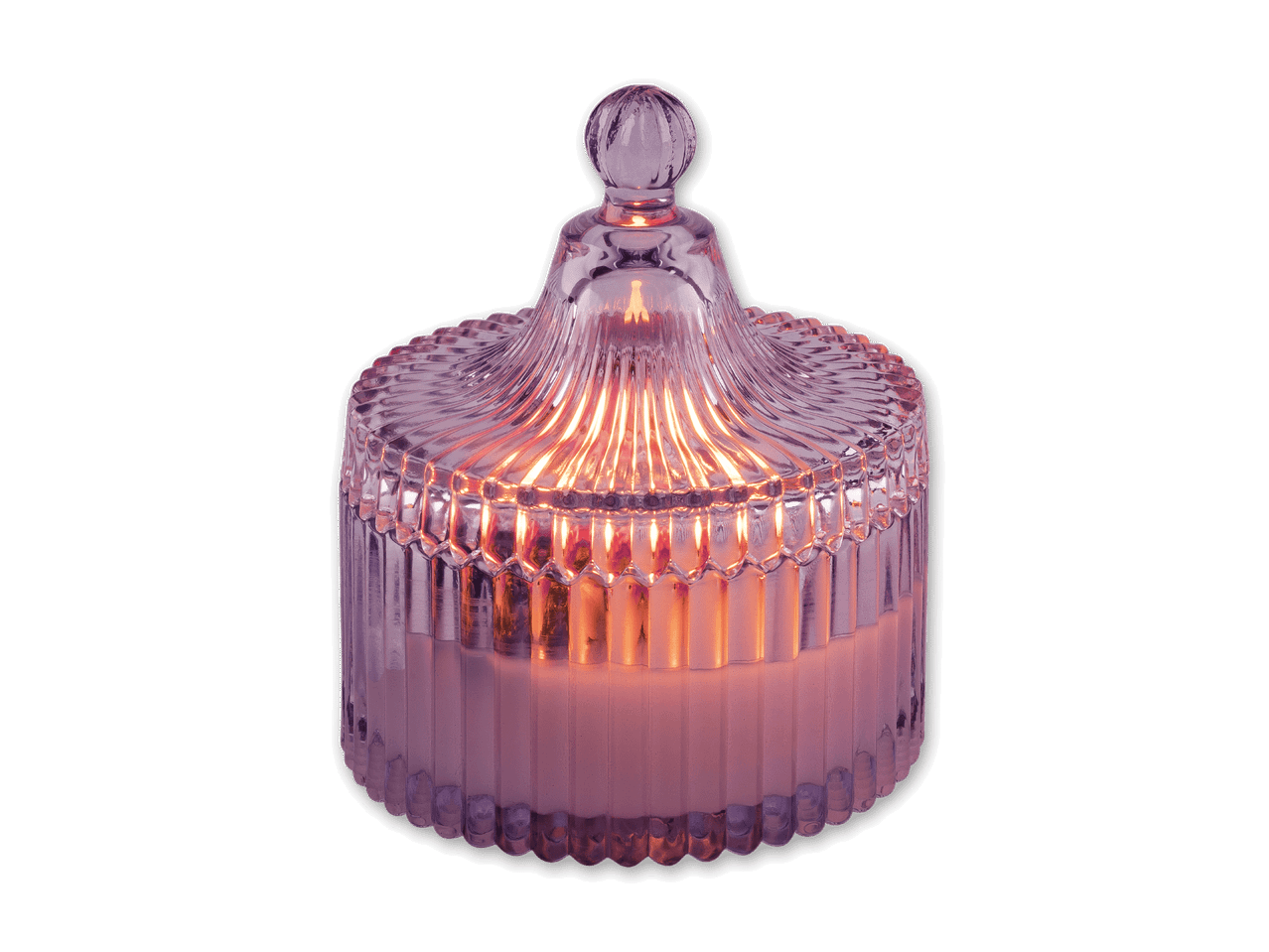 Eine lila gerippte Glas-Kerze mit Deckel und brennender Flamme.