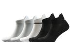 White and black ankle socks: a set of sports socks.