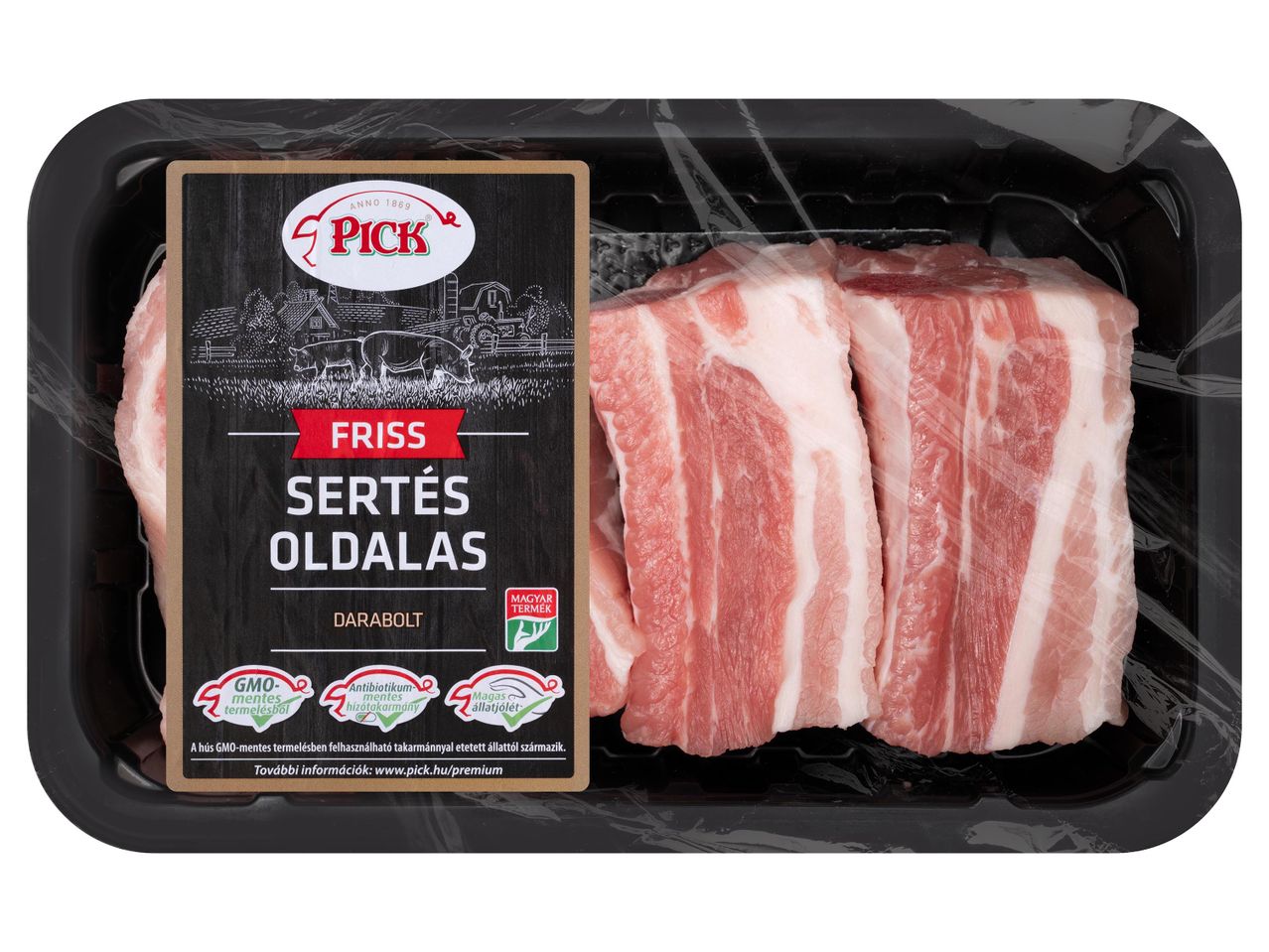PICK Friss Sertés Oldalas, darabolt, fekete tálcán, átlátszó fóliába csomagolva.