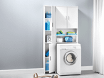 Weißer Wäsche-Schrank mit integriertem Regal und Waschmaschine.