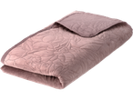 Roze velours sprei LIVARNO home met een doorgestikt bloemenpatroon.