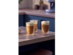 Copos térmicos SILVERCREST com café e espuma numa bancada de cozinha de madeira.