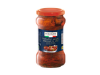 Un pot de tomates séchées marinées à l'huile, avec une étiquette bleue et un couvercle orange.