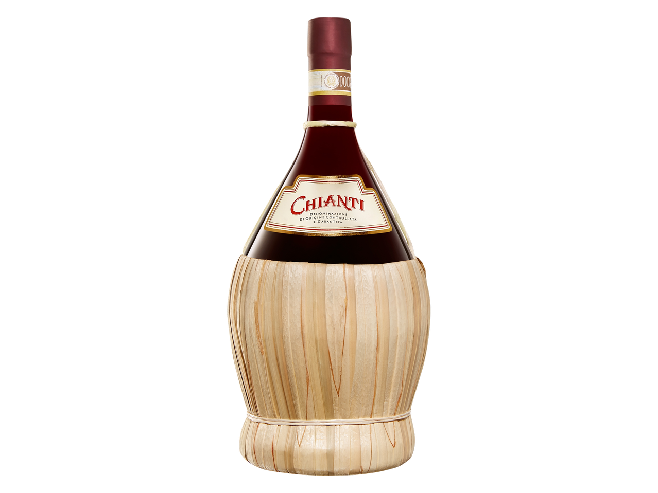 Bouteille de vin rouge Chianti avec une base en paille tressée sur fond noir.