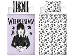 Posteljina s motivom Wednesday Addams iz serije Netflix.