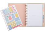 Schattig notitieboekje met kleurrijke stickers.