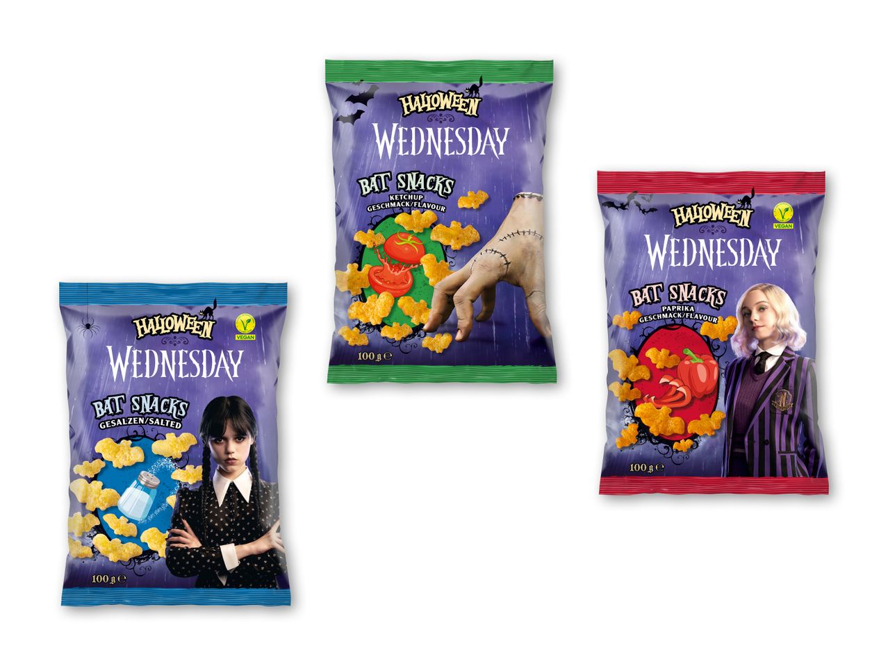 Tre poser Halloween Wednesday bat-snacks i forskellige smagsvarianter: saltet, ketchup og paprika.