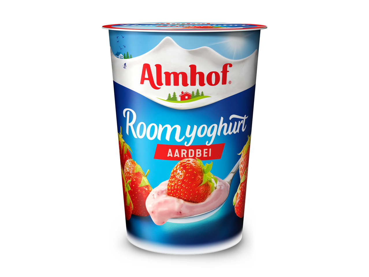 Yoghurtbeker met aardbeien en een lepel roze yoghurt, tegen een bergachtig landschap.