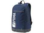 PUMA kuprinė, tamsiai mėlyna, su baltu PUMA logotipu ir pilku dugnu.