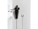 Aspirador de mão sem fio Silvercrest® Aku, preto, a carregar através de tomada de parede com porta USB.