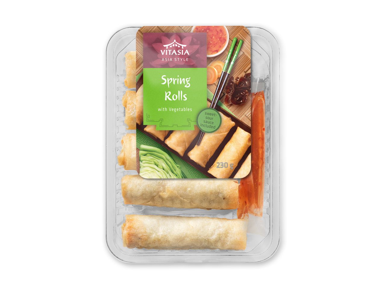 Spring rolls med grøntsager og sød-sur sauce i en klar bakke.