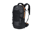 Schwarzer Wanderrucksack mit orangefarbenen Reißverschlüssen vor schwarzem Hintergrund.