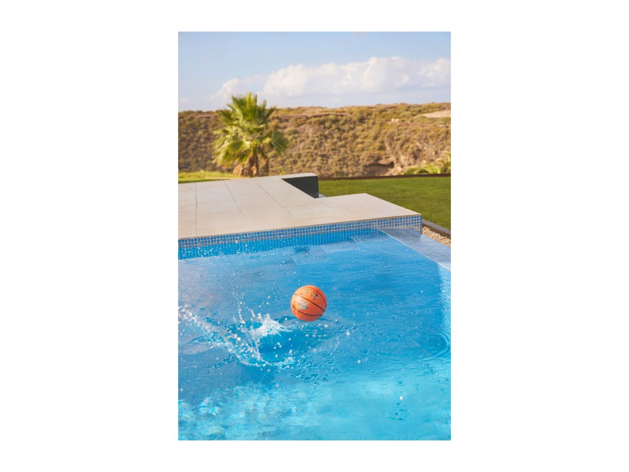 Super Bouncy Basketball