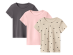 Tri dječje majice kratkih rukava: siva, ružičasta i bež s uzorkom srca.