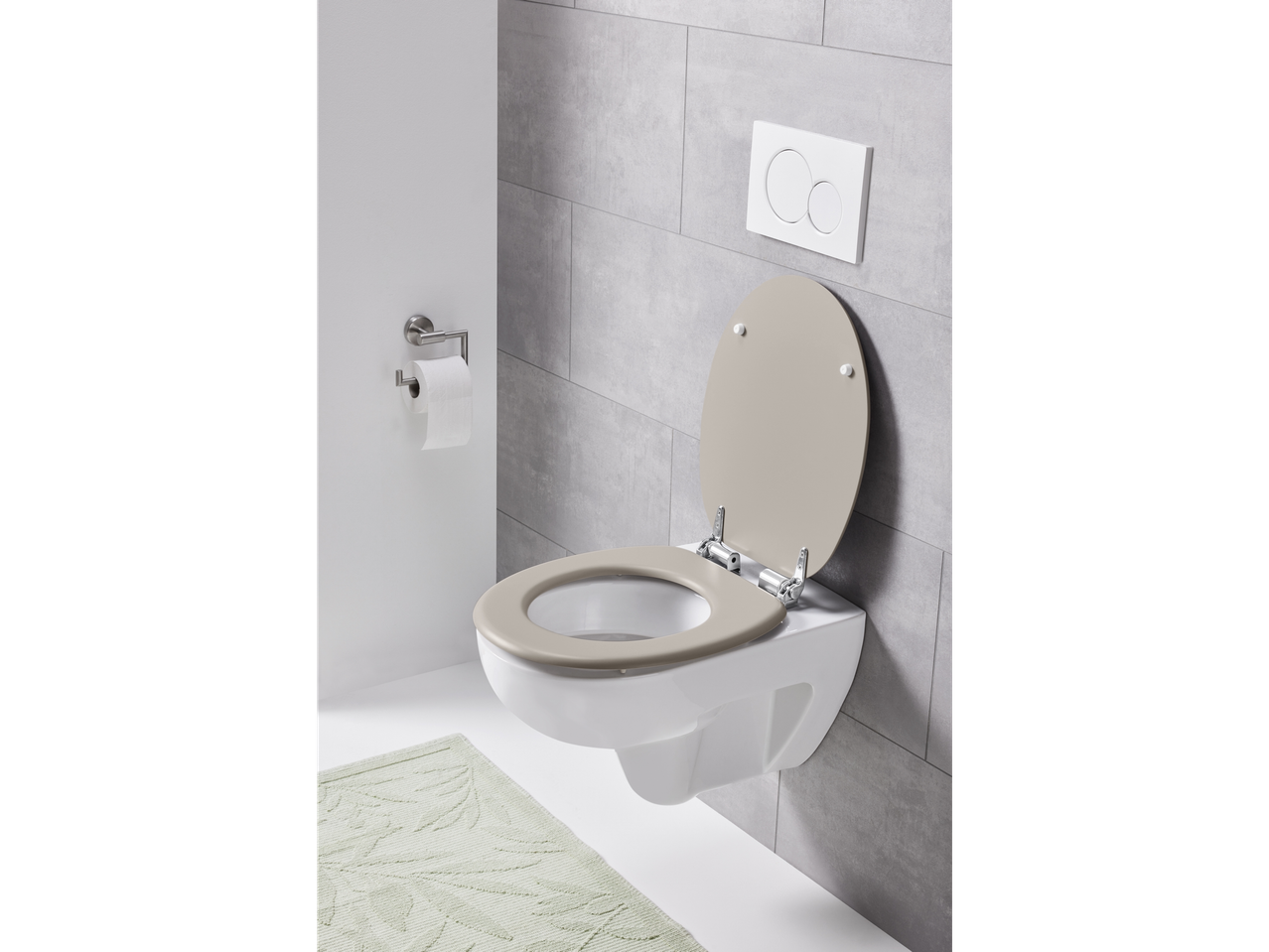 WC šolja sa bež poklopcem i držačem za toalet papir.