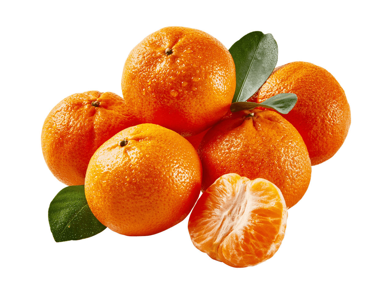 Eine Gruppe frischer Mandarinen mit grünen Blättern und einer geschälten.