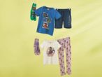 Abbigliamento per bambini a tema LEGO Ninjago e Friends appeso su uno stendibiancheria.
