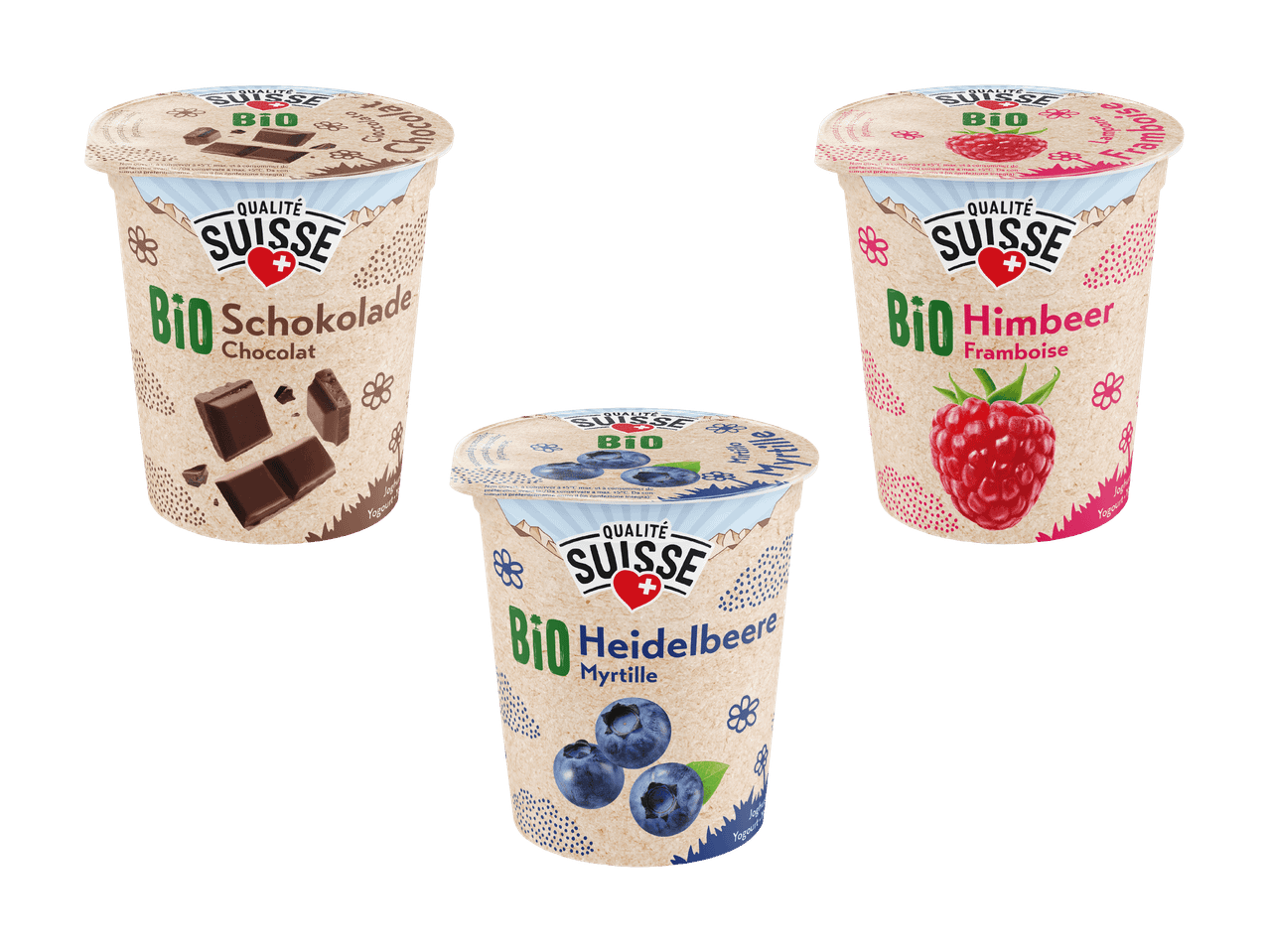 Drei Bio-Joghurtbecher von Qualité Suisse mit den Geschmacksrichtungen Schokolade, Himbeere und Heidelbeere.