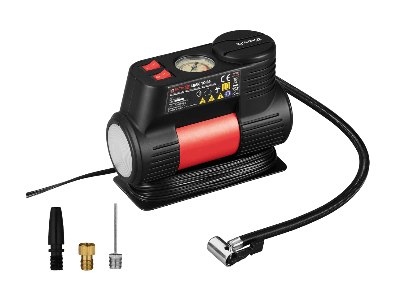 Ein schwarzer und roter tragbarer Luftkompressor mit Manometer und Zubehör.