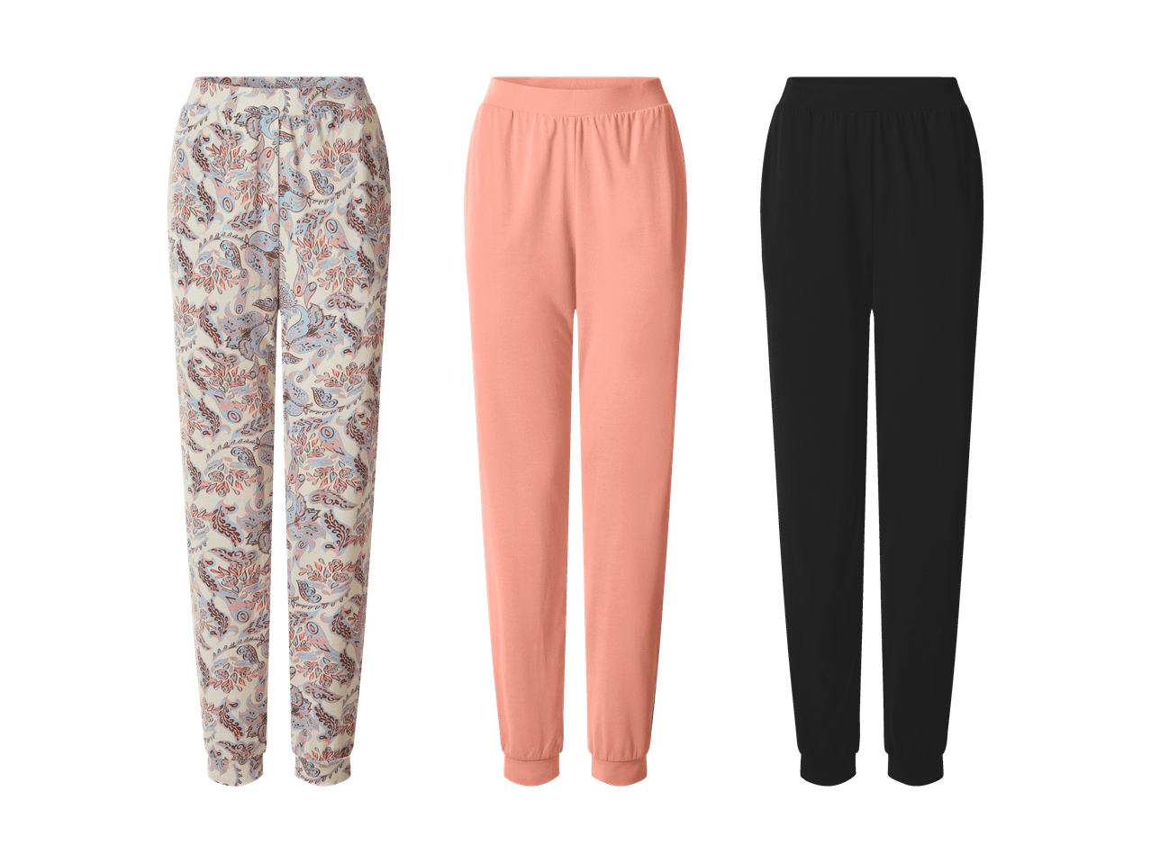 Trois pantalons pour femmes : un à motif cachemire, un pêche et un noir.