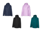 Fünf Regenjacken in verschiedenen Farben: Marineblau, Lila, Schwarz und Petrol.