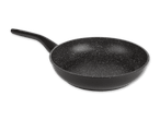 Eine schwarze Pfanne mit marmoriertem Boden.