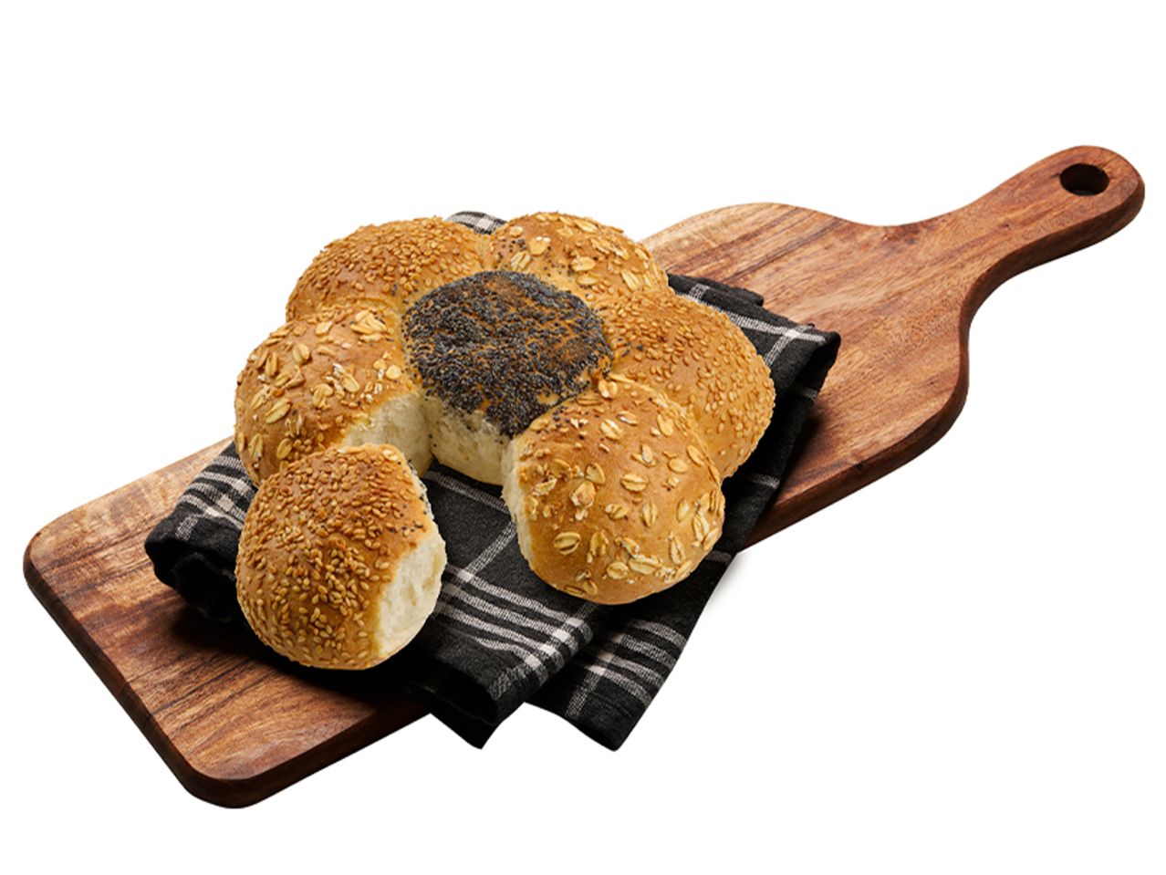 Havre- och sesambröd med vallmofrön på en träbricka.