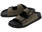 Sandales kaki à deux brides avec boucles noires et semelle noire texturée.