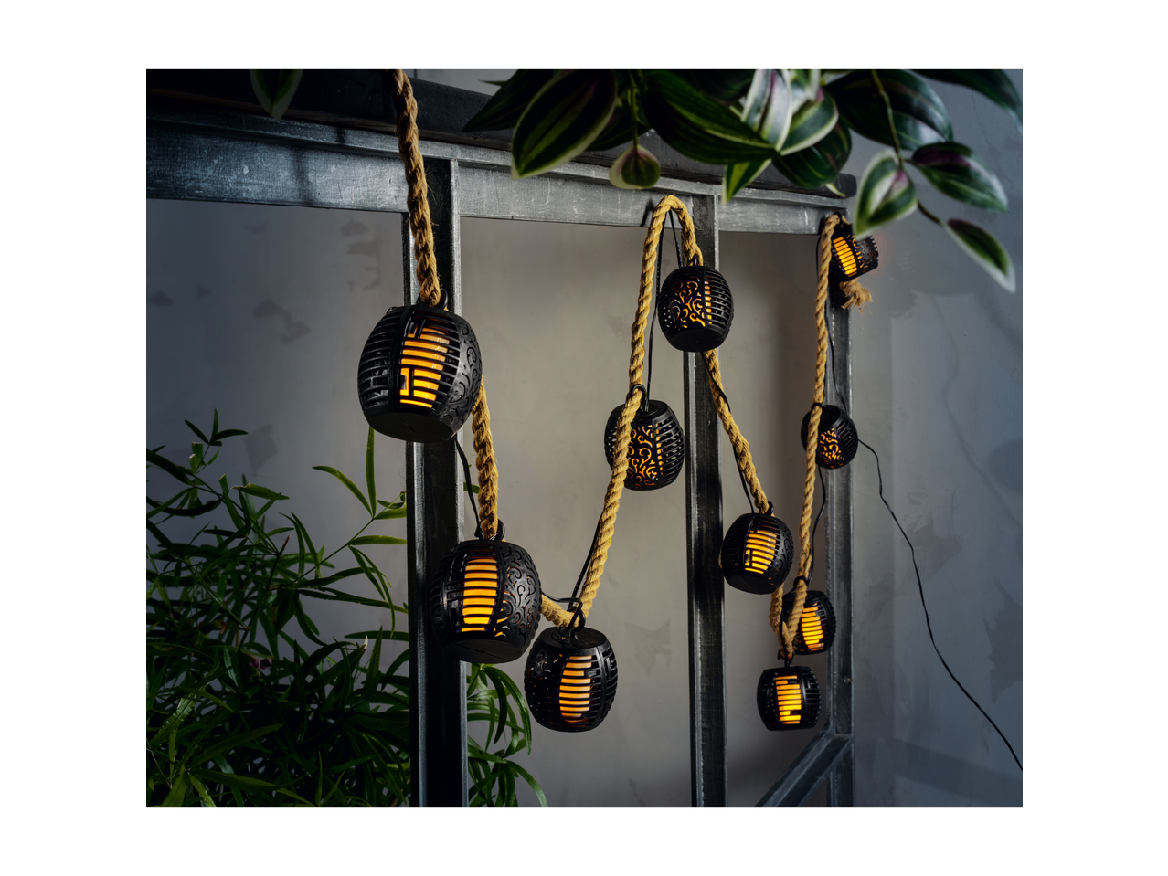 LIVARNO home Solar Flaming Lantern String Lights with black lanterns and rope