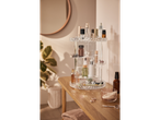 Organizador de maquiagem giratório e elegante com vários produtos cosméticos.