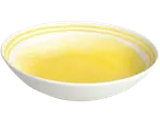 Tigela branca com interior amarelo e duas riscas amarelas na borda.