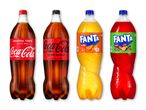 Fire sodavandsflasker: to cola med original smag og nul sukker, og to Fanta med appelsin og eksotisk smag.