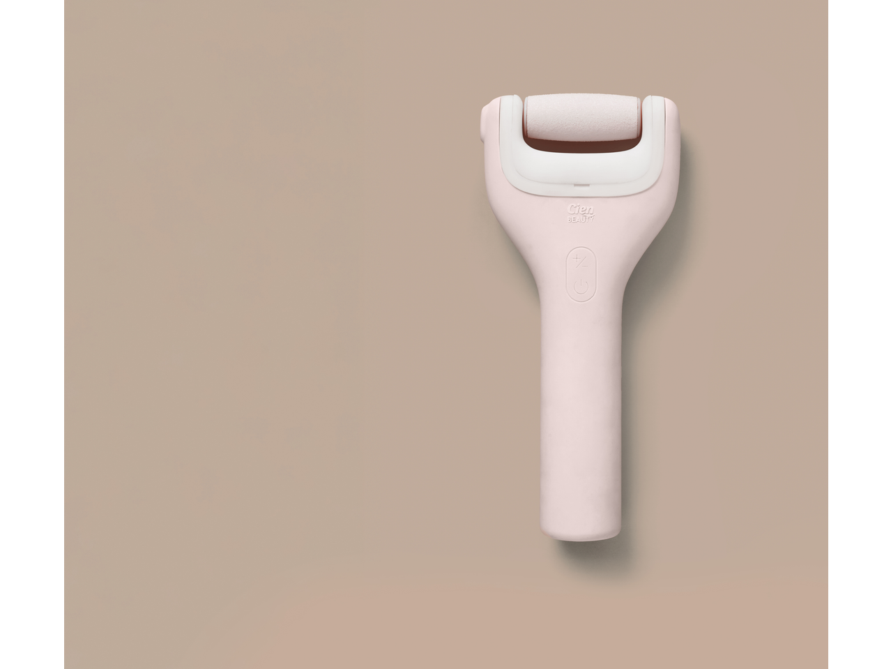 Lixa elétrica para pés CIEN BEAUTY rosa em fundo bege.