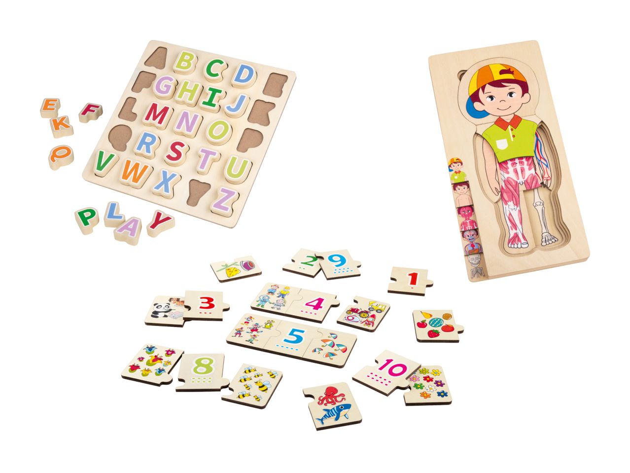 Zwei Holzspielzeuge: ein Alphabet-Puzzle und ein Steckspiel mit Figur.