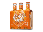 Drie flessen Aperol Spritz in een oranje verpakking, klaar om te serveren met ijsblokjes en sinaasappel.
