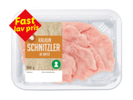 Pakke med kalkunschnitzler af bryst, 500g, med et rødt mærke der siger 'Fast lav pris'.
