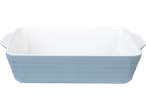 Um refratário de cerâmica azul claro com interior branco.
