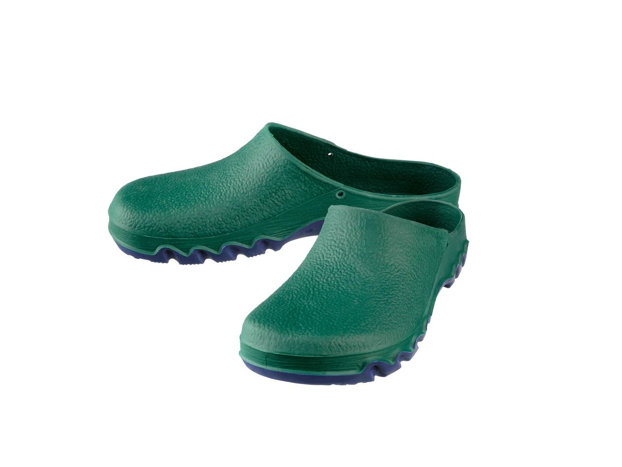 Un paio di clogs da giardino verdi con suole blu.