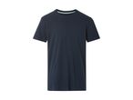 En mørkeblå t-shirt.