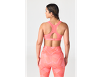 Sutiã desportivo e leggings Crivit com padrão coral, vistos de costas.