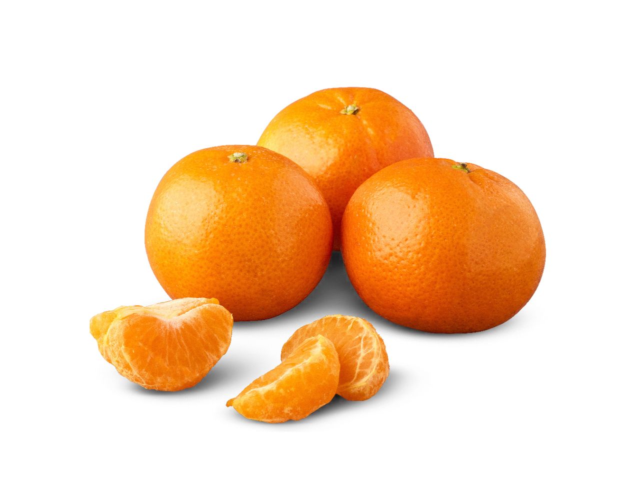 Three whole tangerines and two peeled segments sit on a white background.
